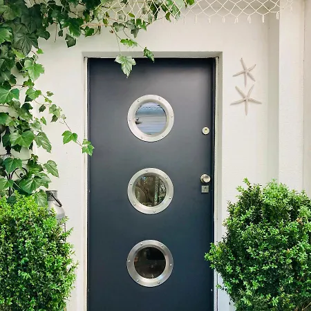 Fisher House Апартаменты *
